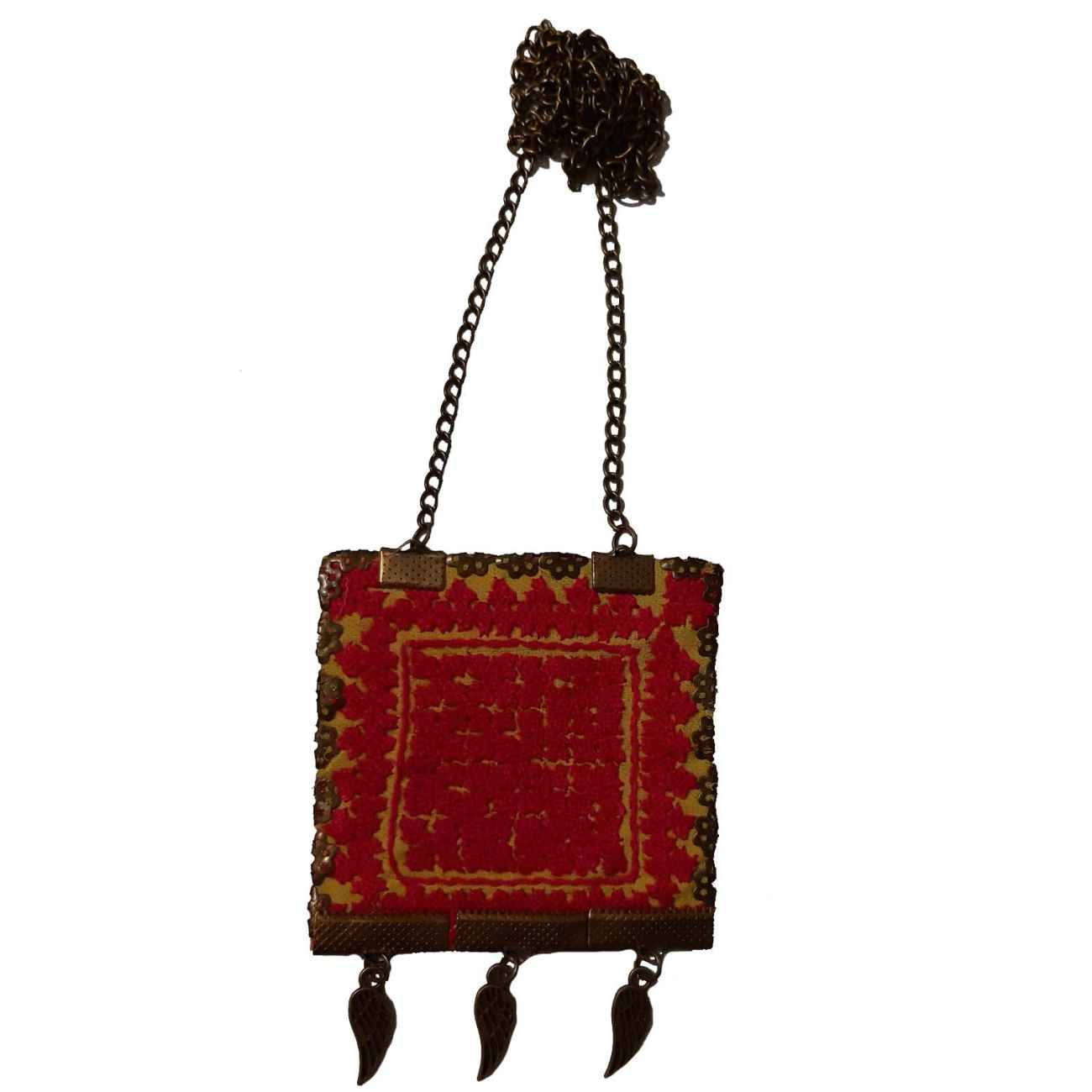 Handmade Embroidered Necklace – Red Antique Chain Design