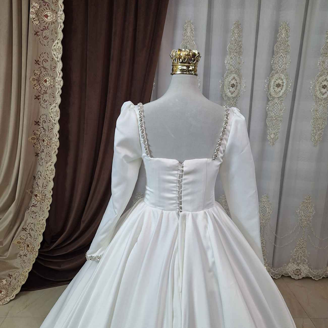 Persian Long Sleeve Wedding & Bridal Dress – Arabic Style with Crystal Model