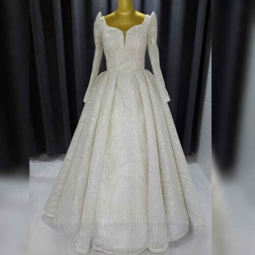 Elegant Wedding Dress with Pleated Zonyx Skirt and Princess Sleeves for Brides