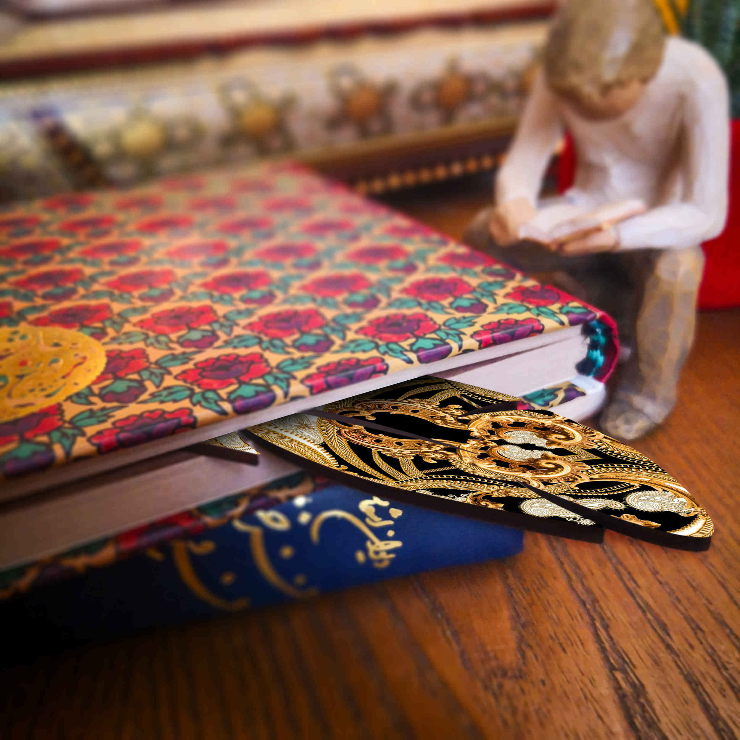 Artistic Persian Inspired Wooden Bookmark with Floral Design – Set of 2