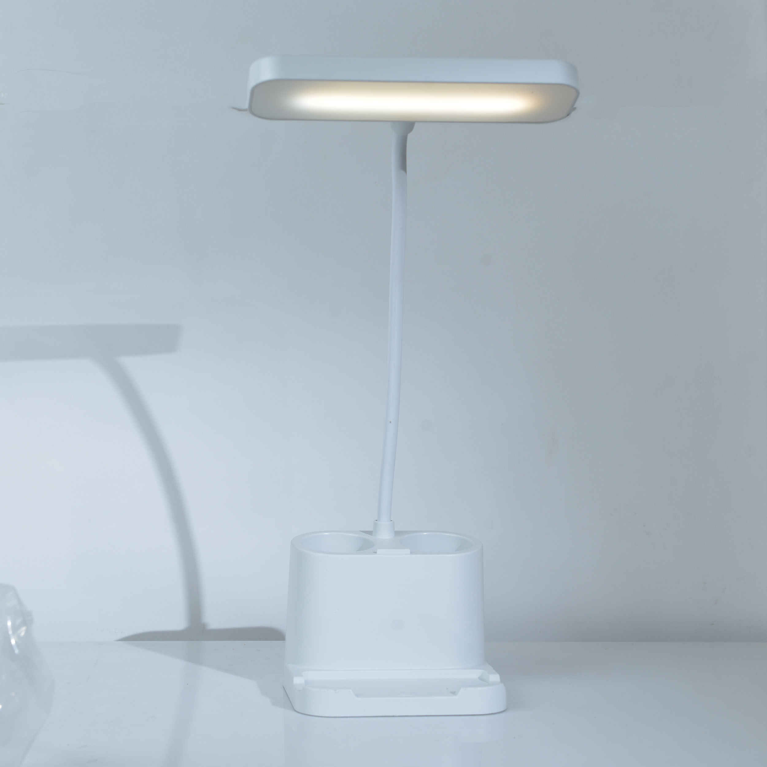 Desk Lamp With Organizer – A Functional Lighting Solution for Any Workspace