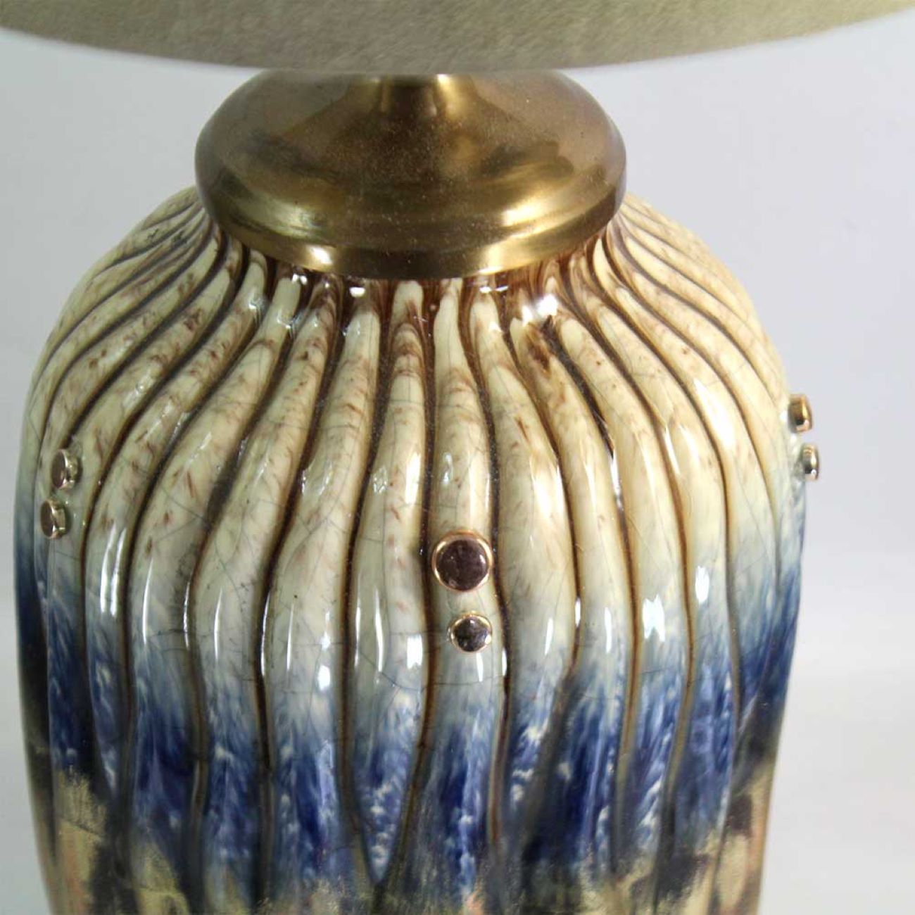 Classic Vase-Shaped Ceramic Table Lamp – Elegant Functional Decor