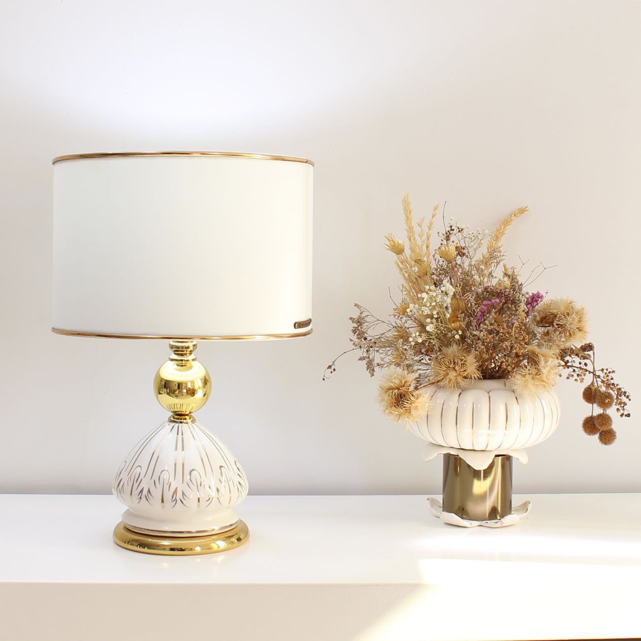 Classic Urn-Shaped Ceramic Table Lamp – Elegant Decorative Lighting
