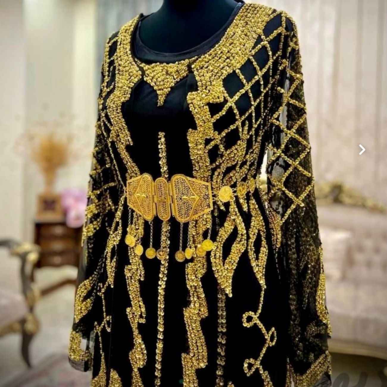Exquisite Kurdish Jewel Embroidered Dress – Harmonious Fusion of Tradition and Elegance