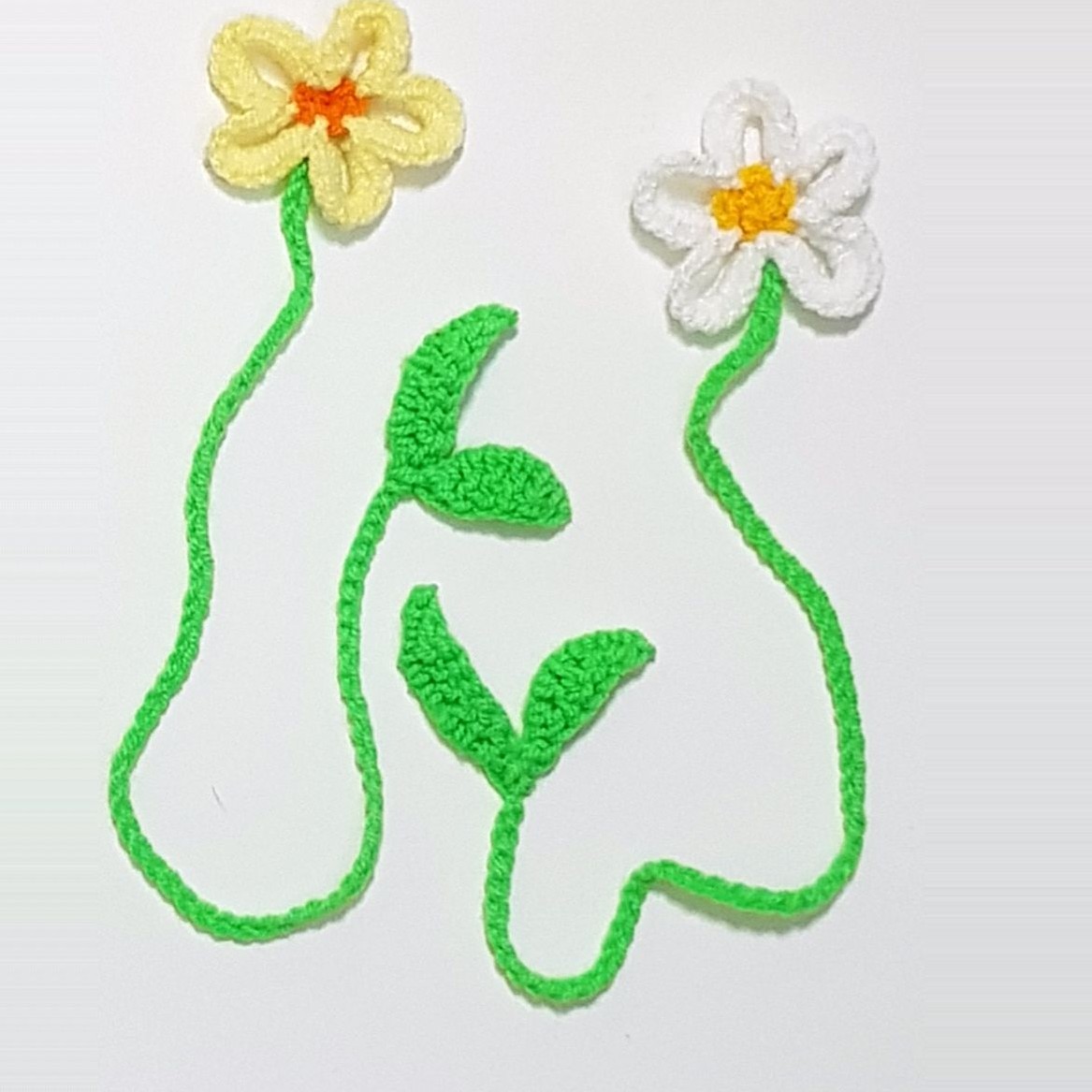 Knitted Flower Bookmark – Handmade Look & Soft Design (Set of 2)
