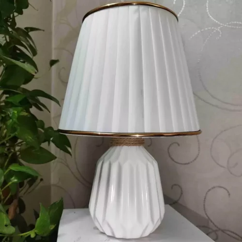 Elegant Geometric Gold & White Ceramic Table Lamp – Vase-Style Decor