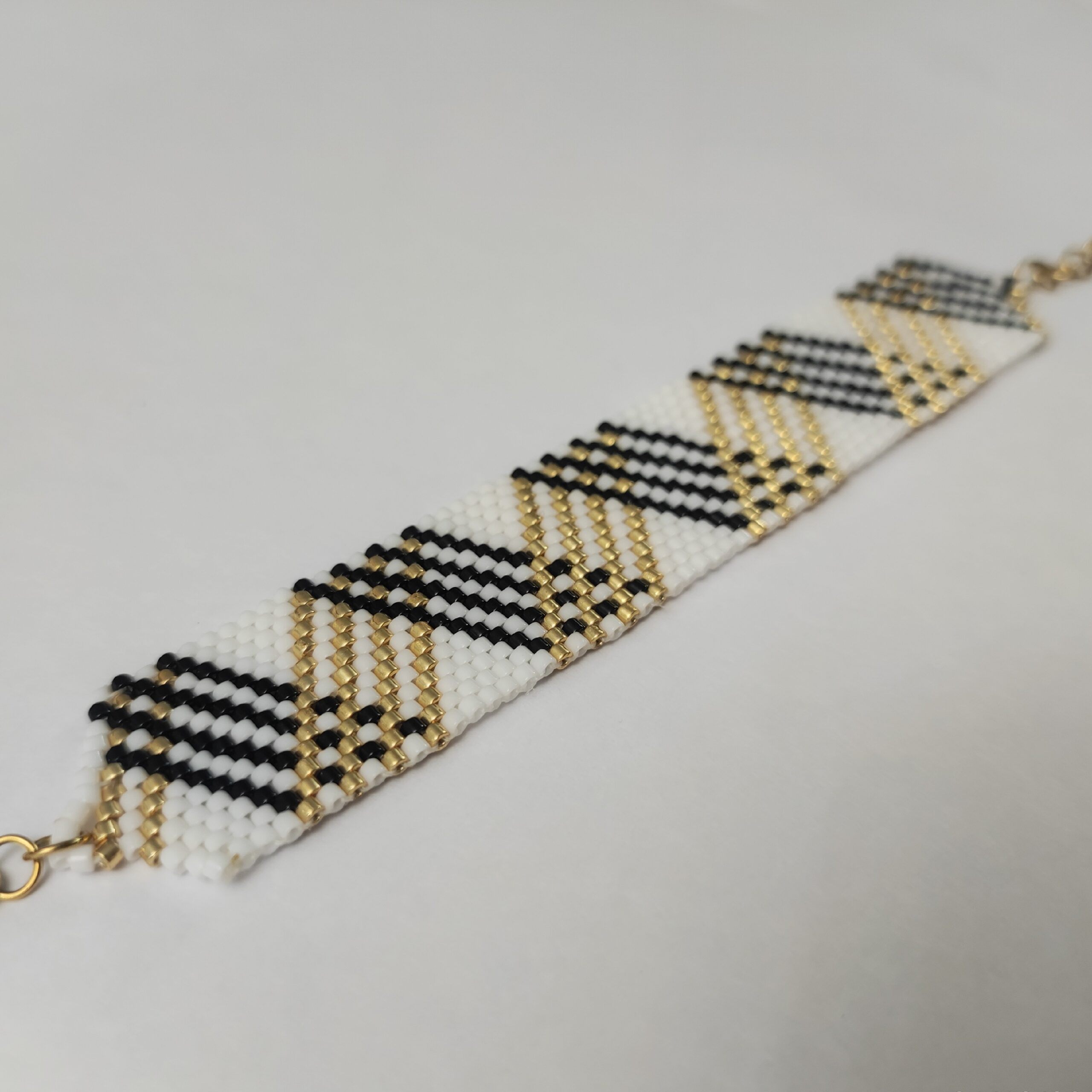 Boho Chic Woven Beaded Bracelet – Geometric Design