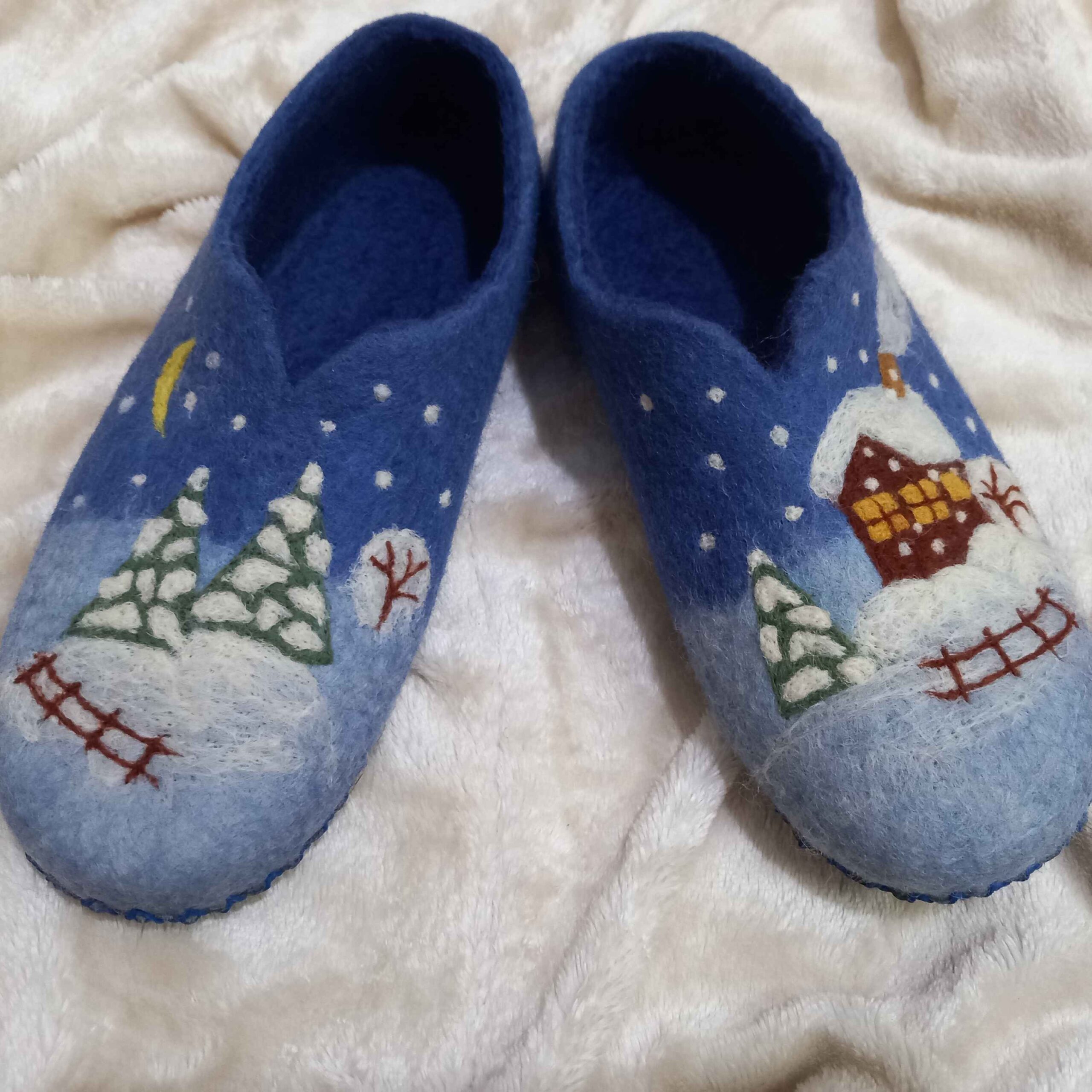 Handmade Navy Blue Wool Felt Slippers – Intricate Winter Design