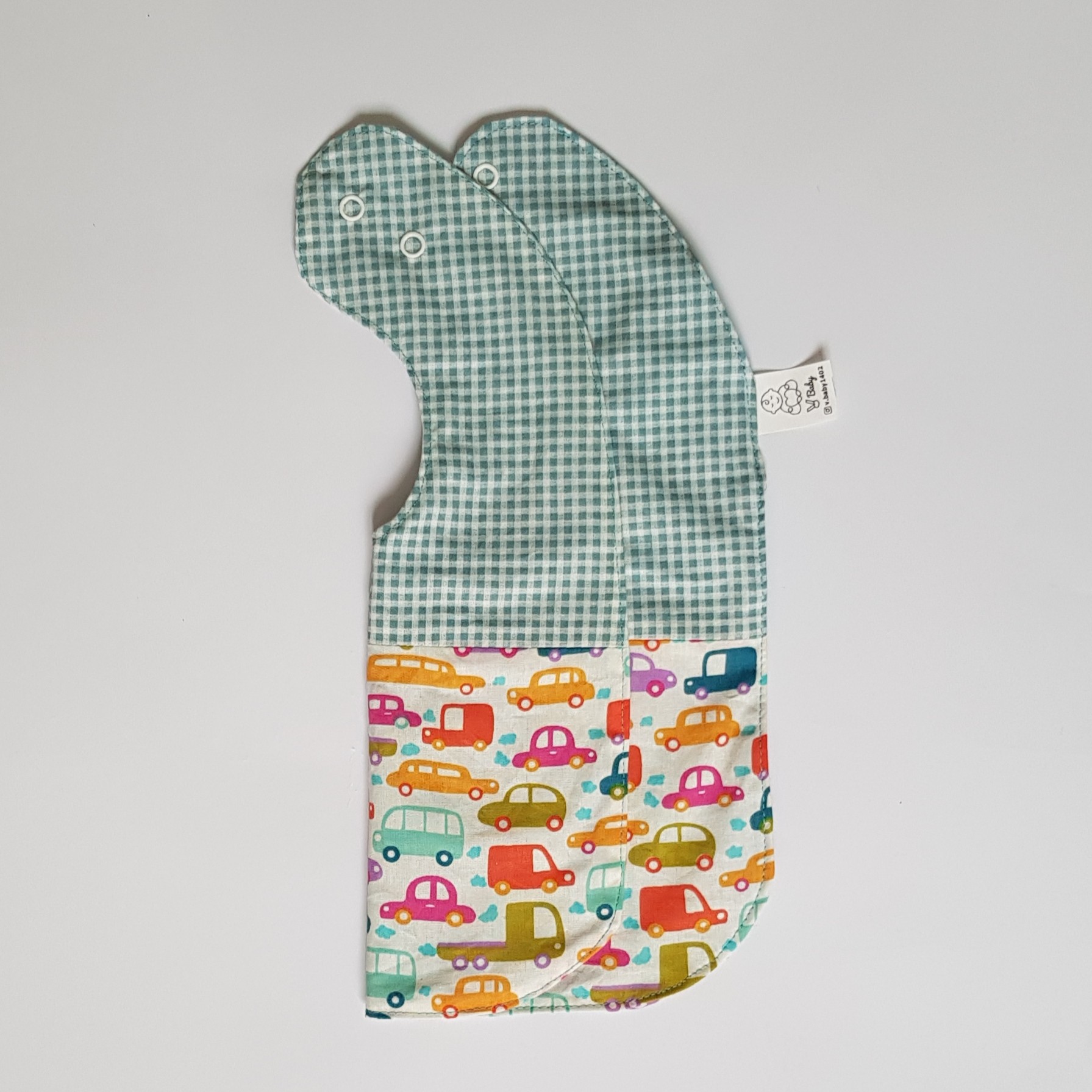 Baby Bib – Checkered Comfort with Playful Car Pattern