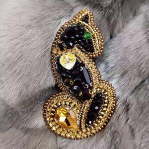 Embroidered Brooch – Stylish Cat Design Handcrafted Jewel