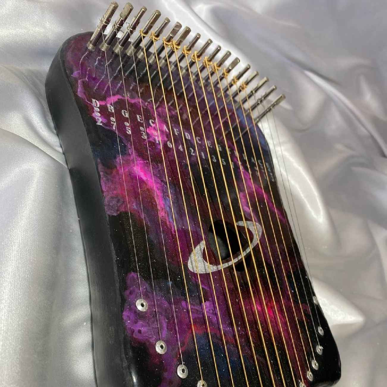 Harika Nebula 20-String Lyre – Purple Cosmic Design