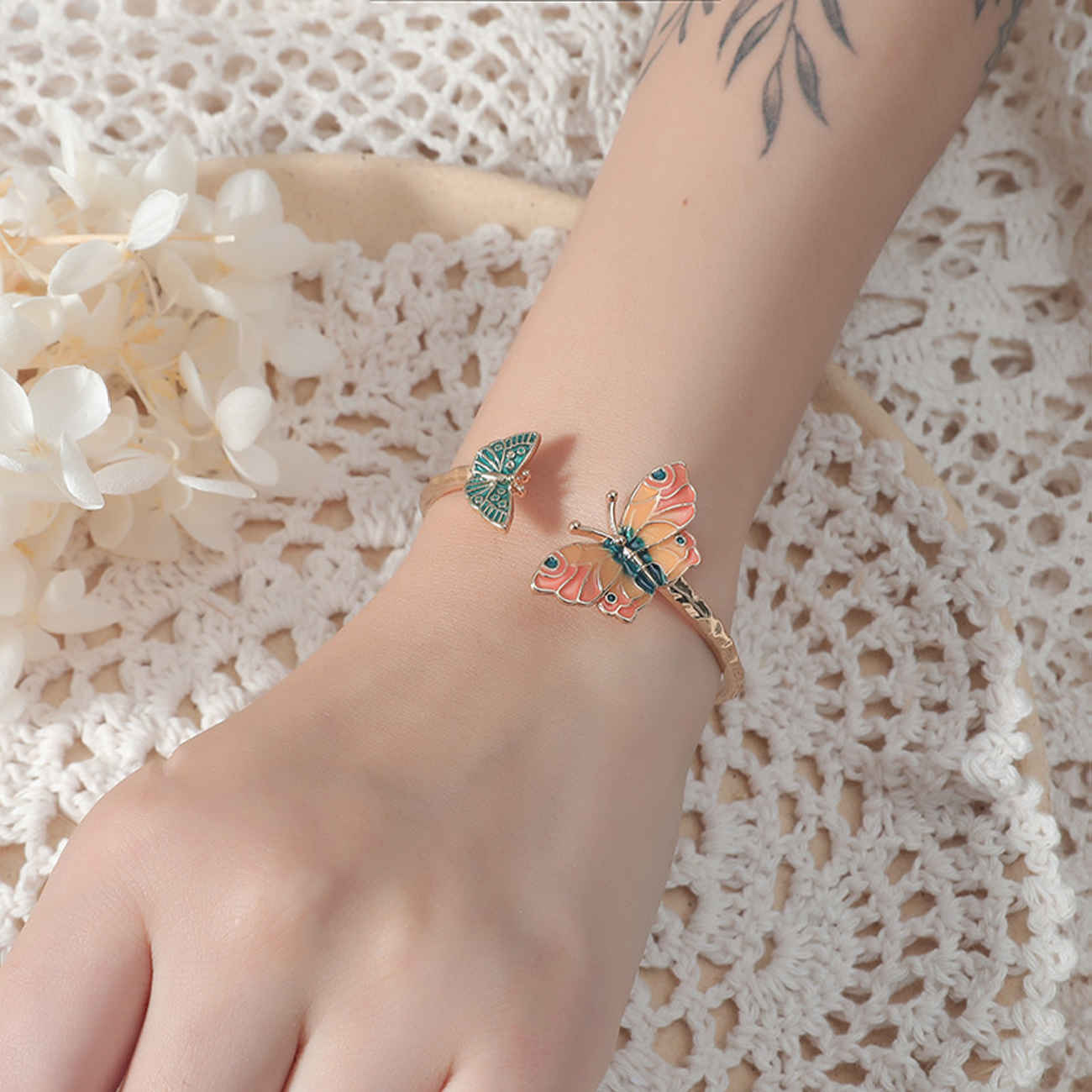 Elegant Cuff Bracelet for Women – Must-Have Jewelry Trends 2025