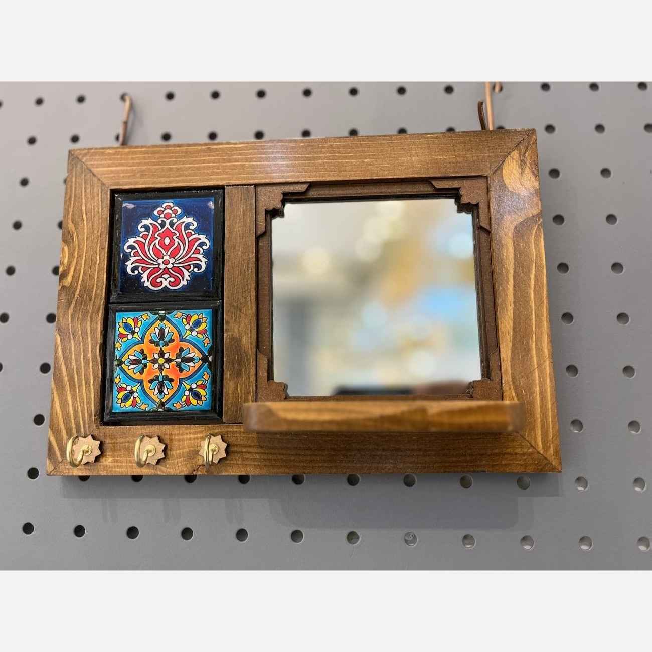 Wooden Wall-Mounted Mirror Key Holder with Traditional Design