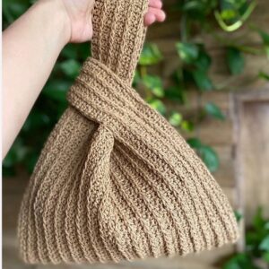 Artisanal Raffia Shoulder Bag – Meticulously Crocheted for a Delicate and Stylish Look