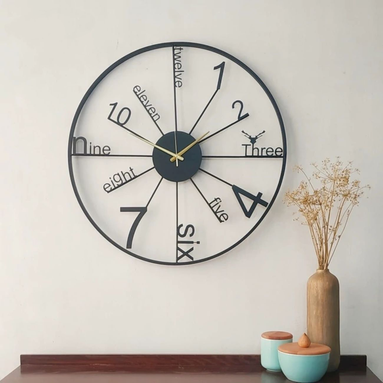 Modern Minimalist Metal Wall Clock – Easy to hang and lightweight