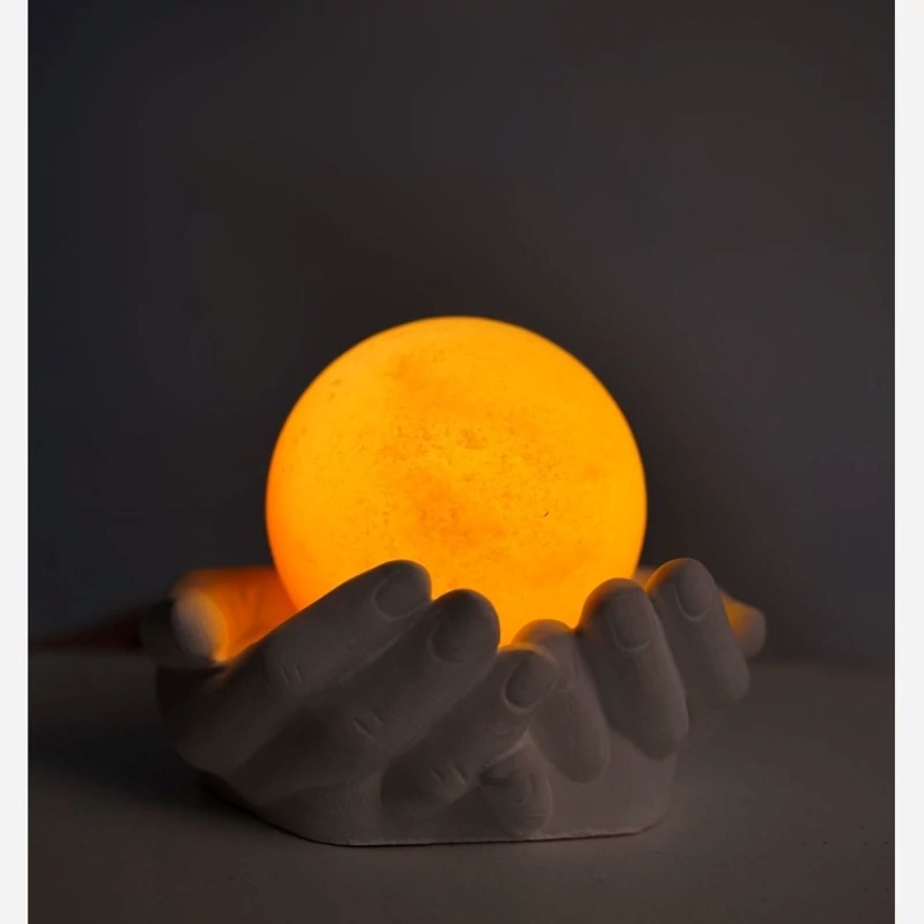 Handcrafted Salt Stone Hand-Shaped Table Lamp – Sculptural Decorative Light