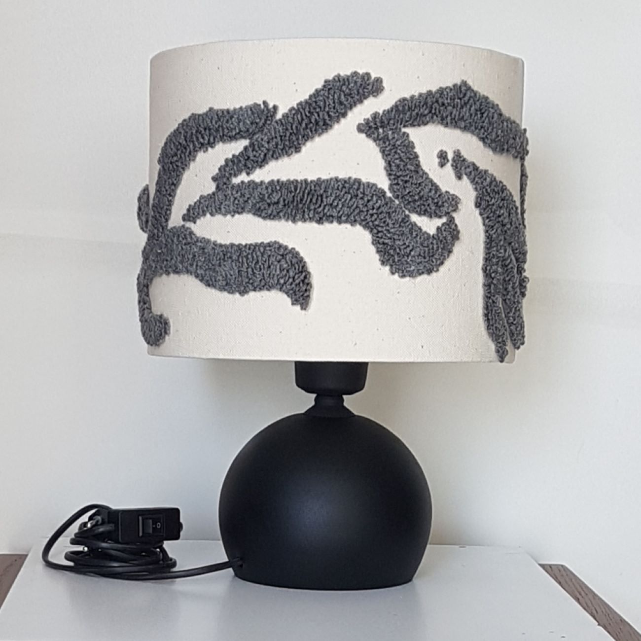 Unique Abstract Table Lamp – Minimalist Artistic Home Decor