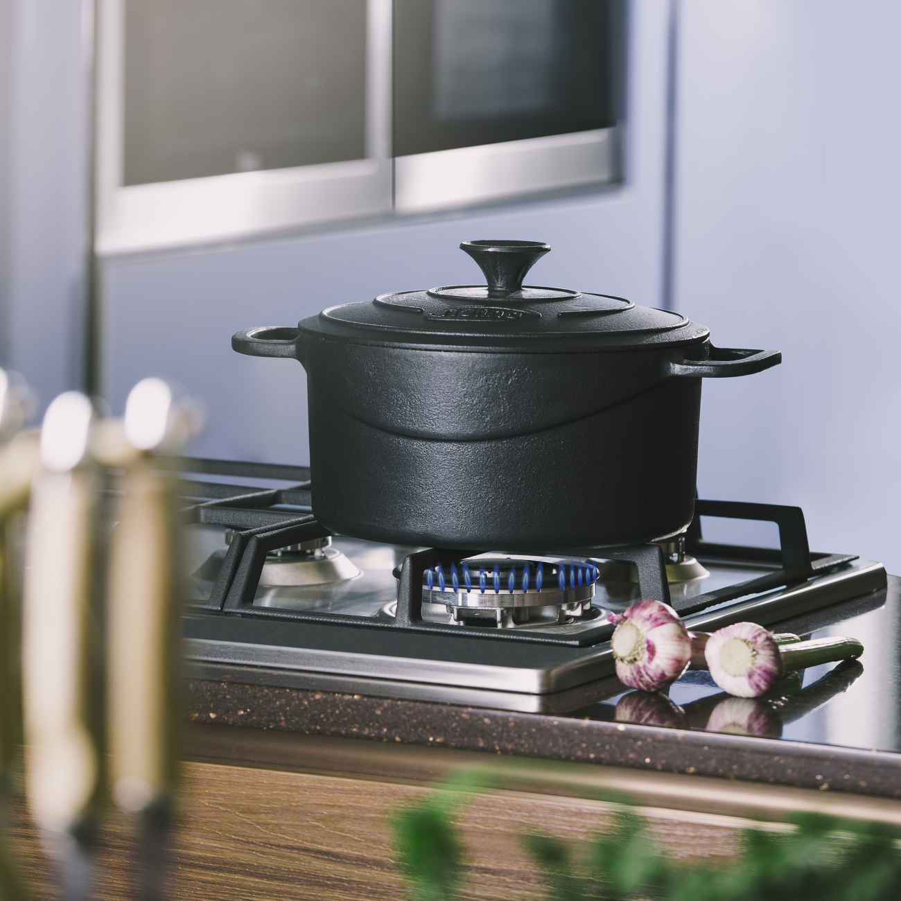 Heavy-Duty Cast Iron Cooking Pot – Traditional Black