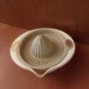 Plastic Hand Juicer in Cream & Brown – Manual Squeezer for Natural Home Aesthetic (3)