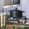 Pre-Seasoned Cast Iron Pot Size 20 – Ideal for Slow Cooking & Baking (6)