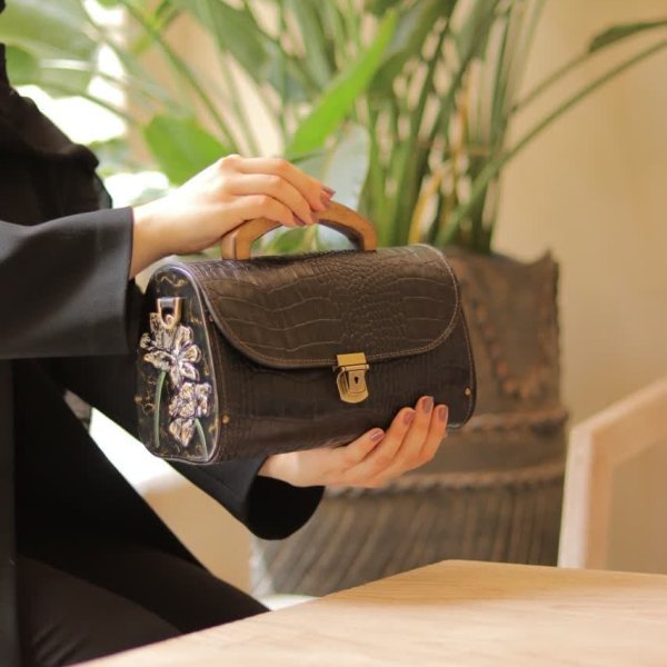 Hand-Painted Black Leather & Wooden Handbag with Floral Design – Stylish Bag for Daily Use & Special Occasions