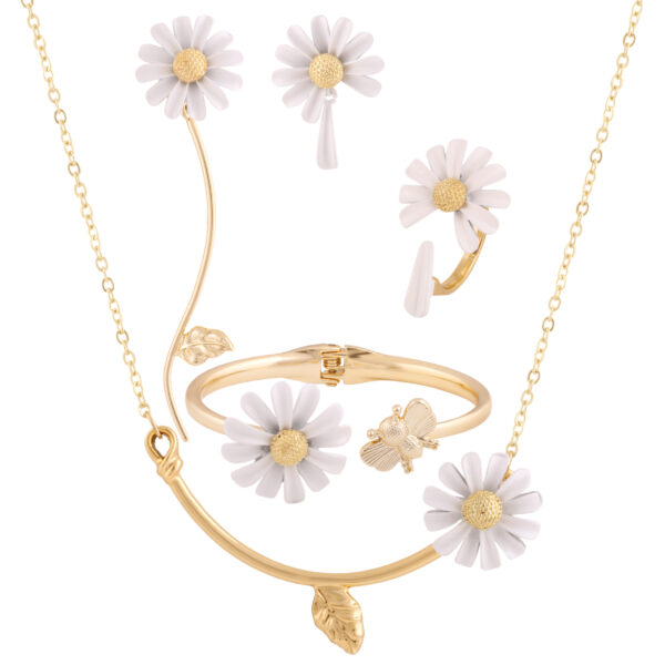 Women’s Jewelry Set with Daisy Flower Design in Gold‑Tone Steel