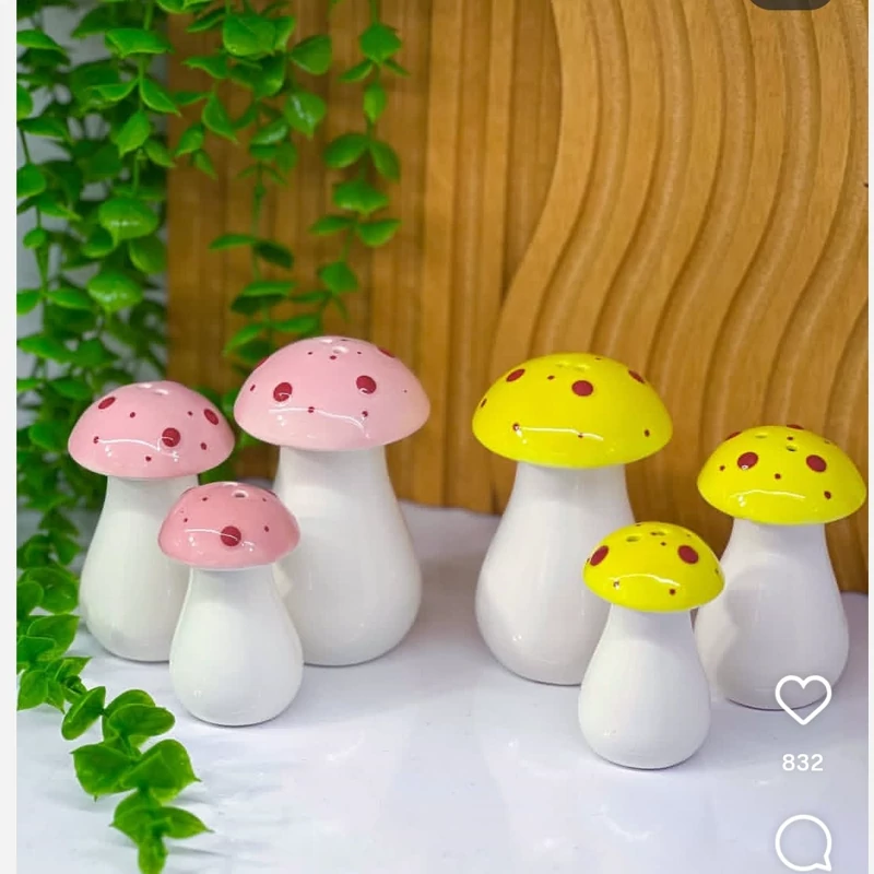 Three-Piece Ceramic Salt Shaker Set with Mushroom Motif – Ideal Decorative Ceramic Kitchen Accessory