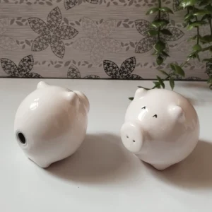 White Ceramic Pig-Shaped Salt Shaker – Fun Kitchen Accessory for Cooking and Dining